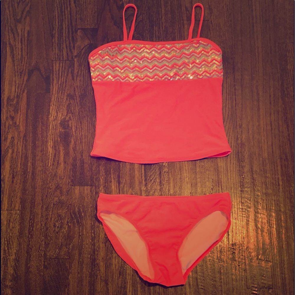 Girls swim 🏊🏾‍♀️ suit !!🧡